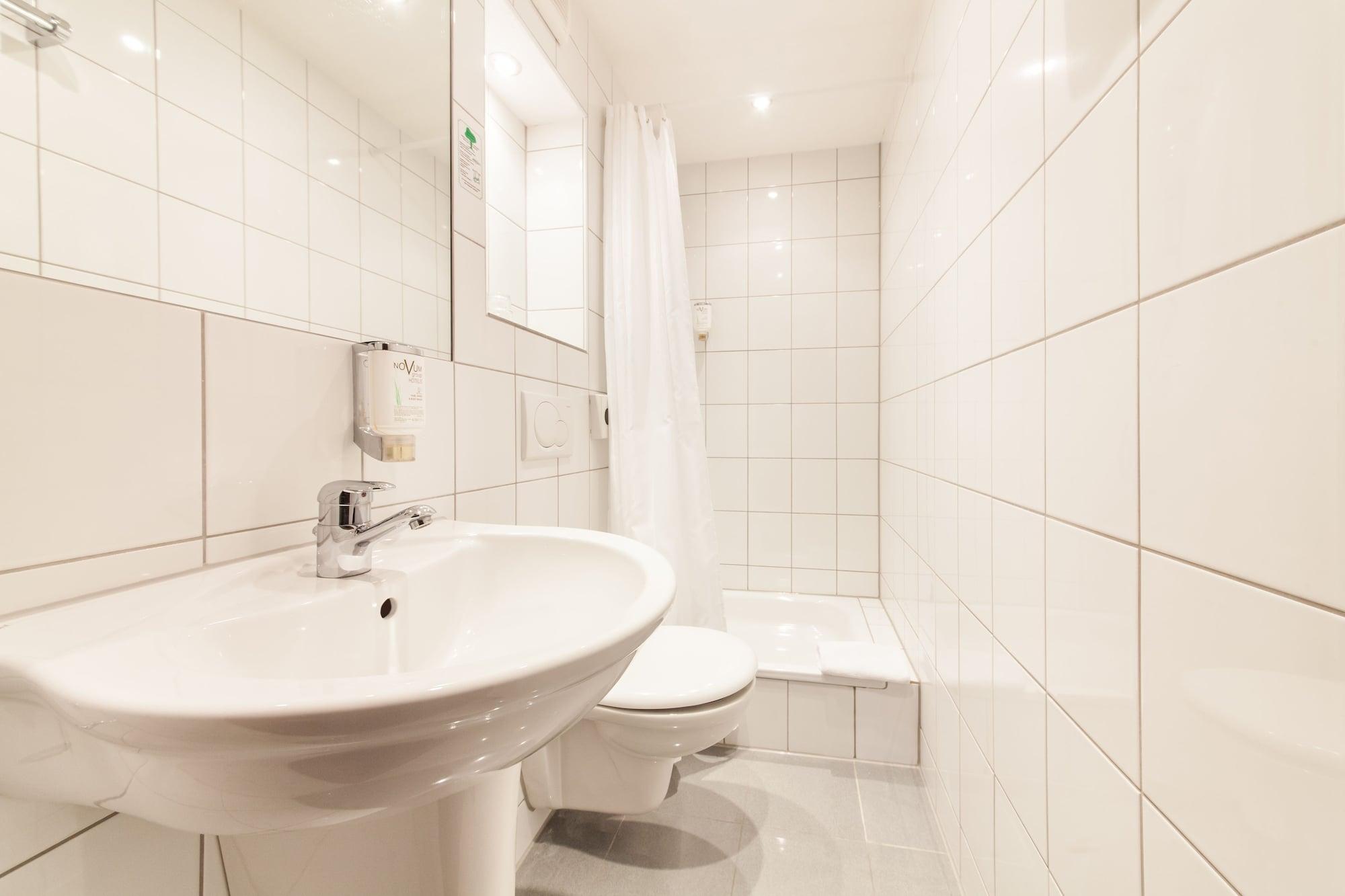 Hotel Maxim Duesseldorf City Bagian luar foto