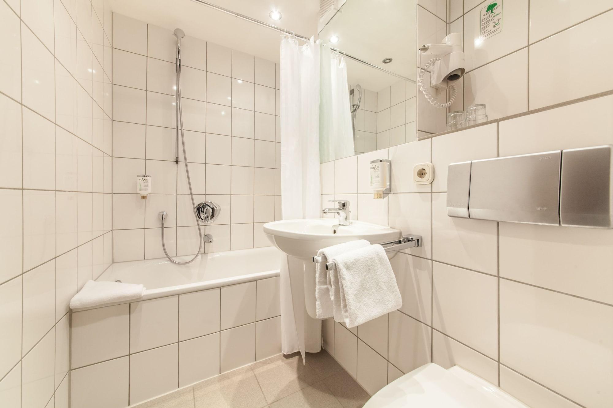 Hotel Maxim Duesseldorf City Bagian luar foto