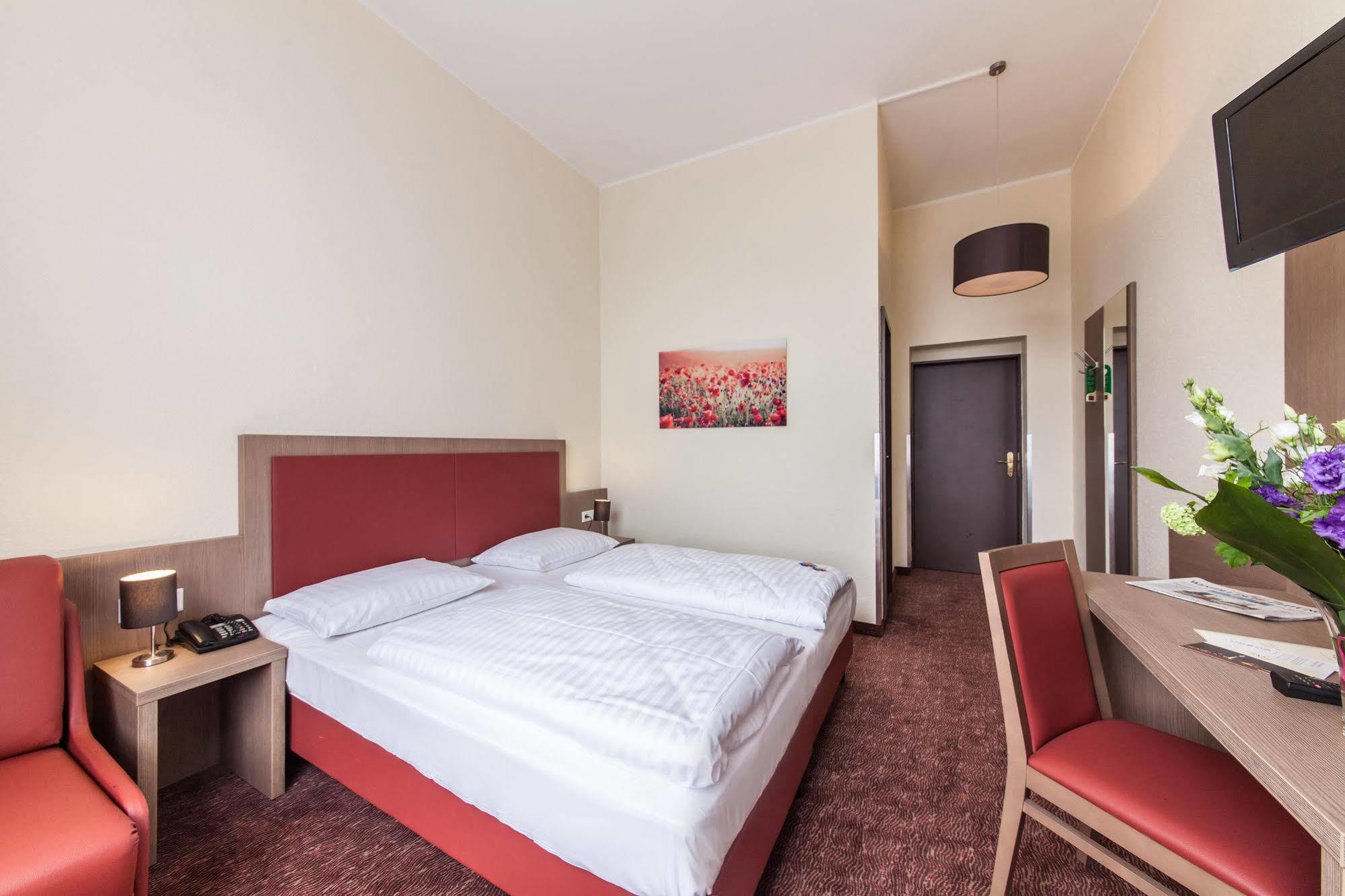 Hotel Maxim Duesseldorf City Bagian luar foto