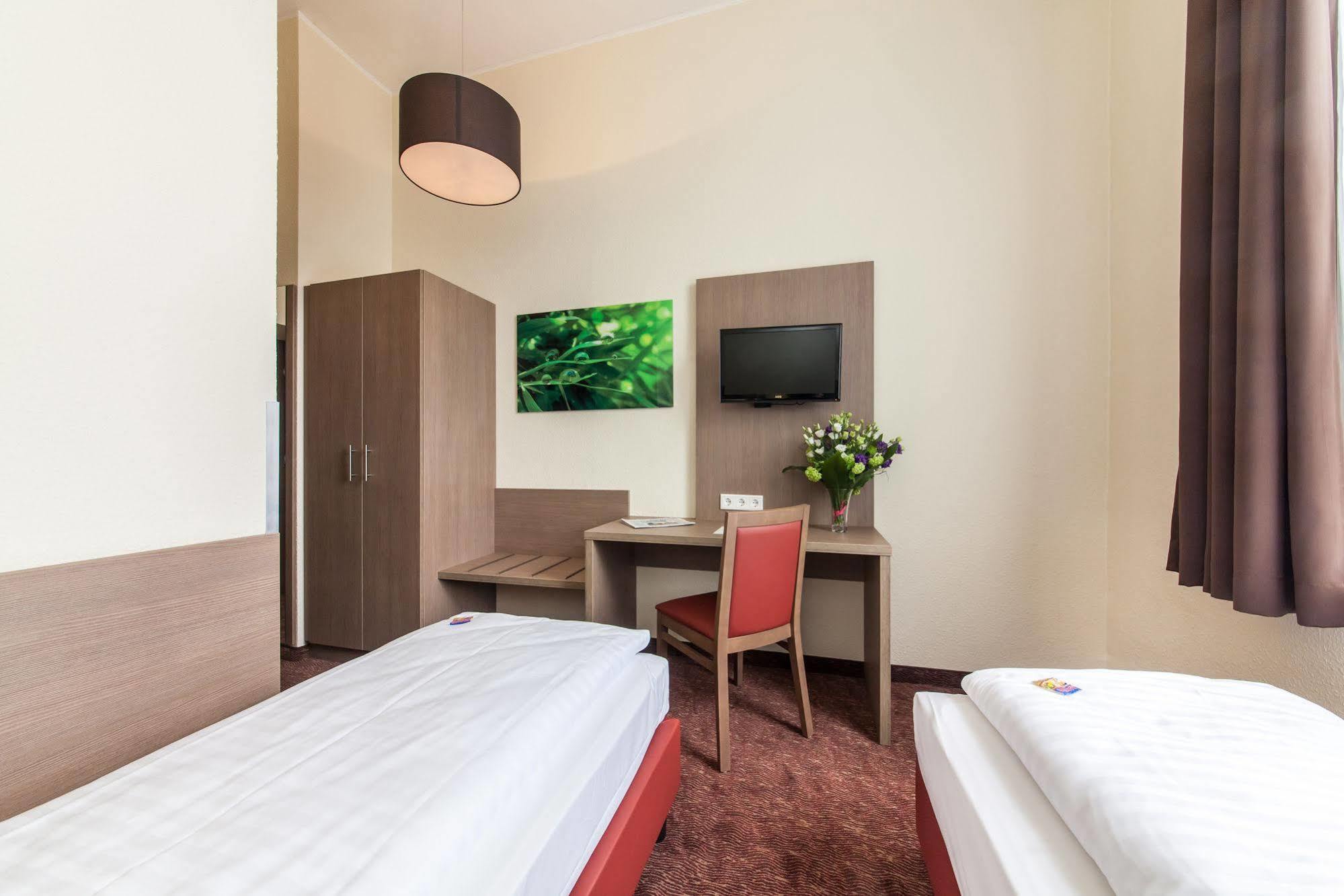 Hotel Maxim Duesseldorf City Bagian luar foto