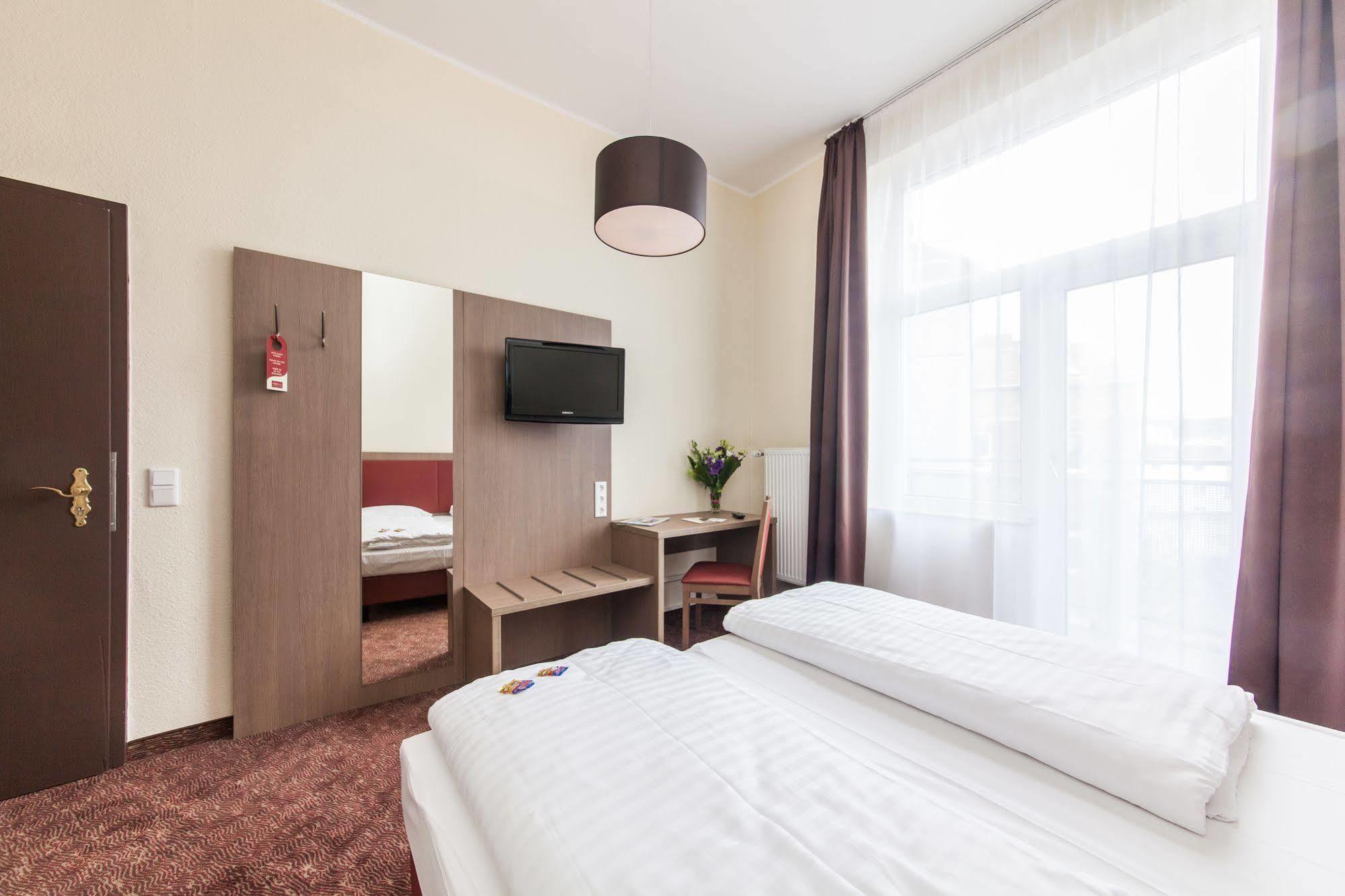 Hotel Maxim Duesseldorf City Bagian luar foto