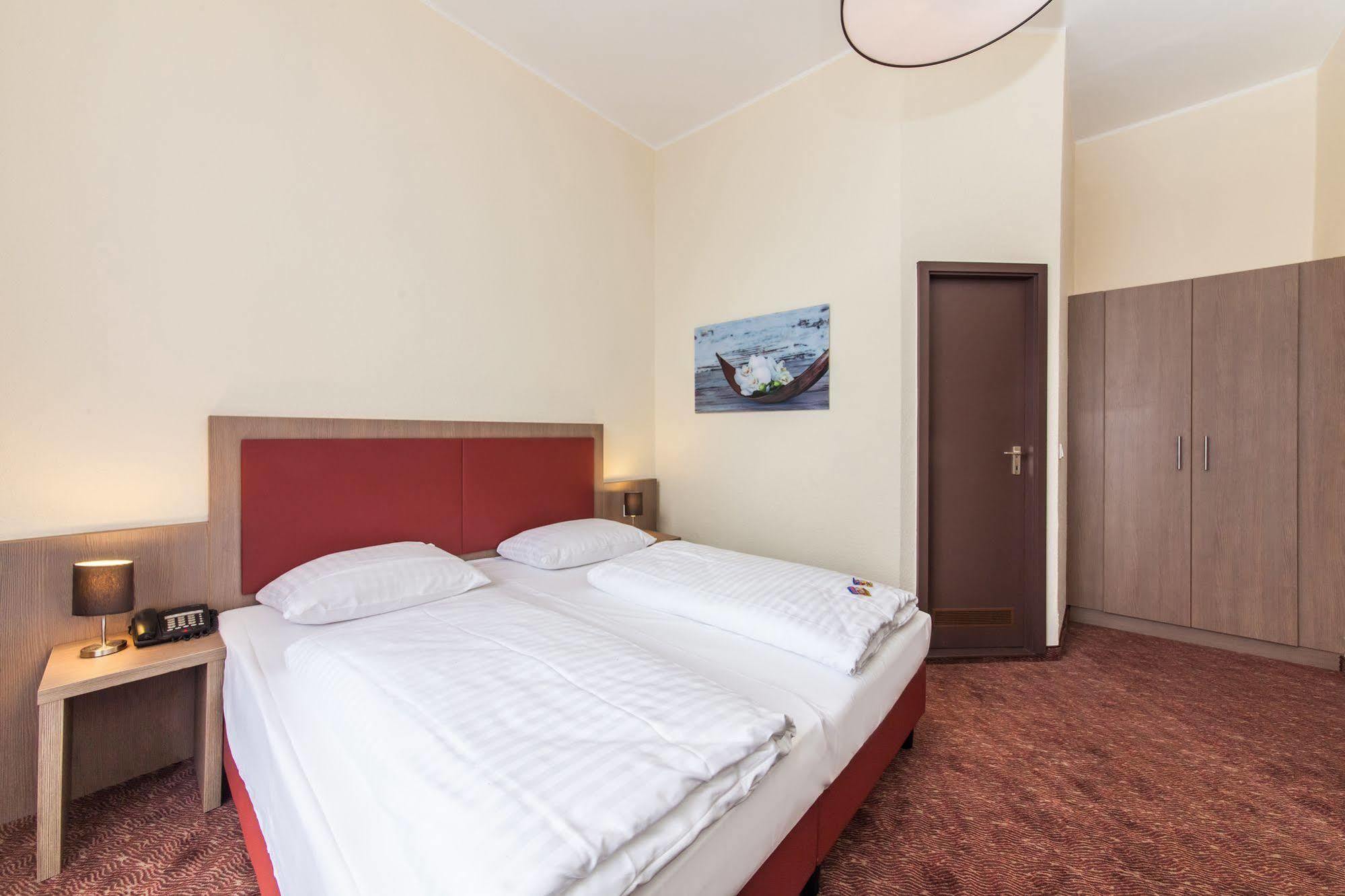 Hotel Maxim Duesseldorf City Bagian luar foto