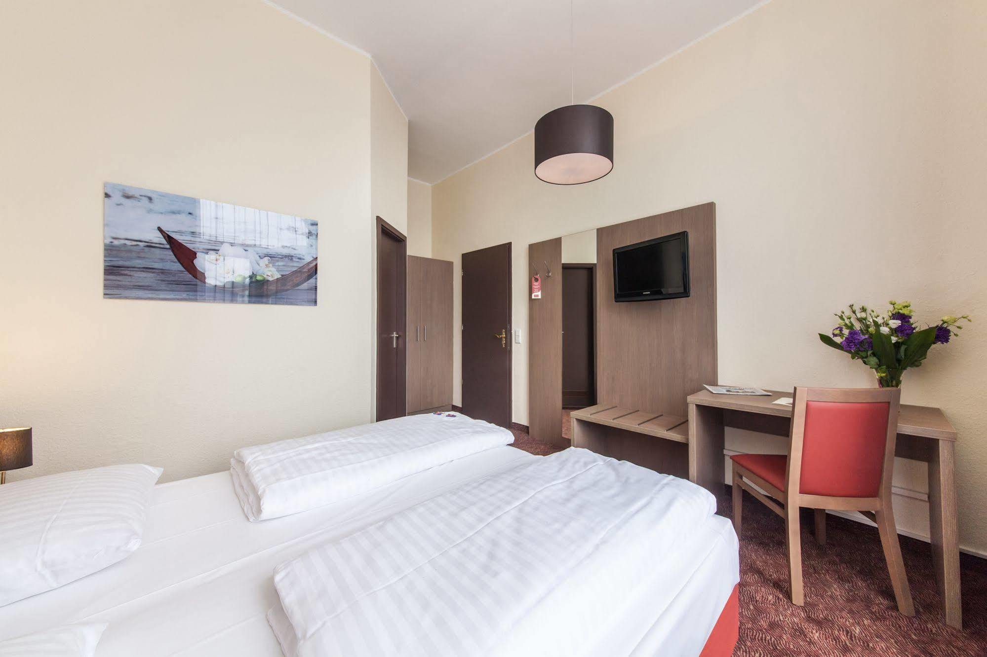 Hotel Maxim Duesseldorf City Bagian luar foto
