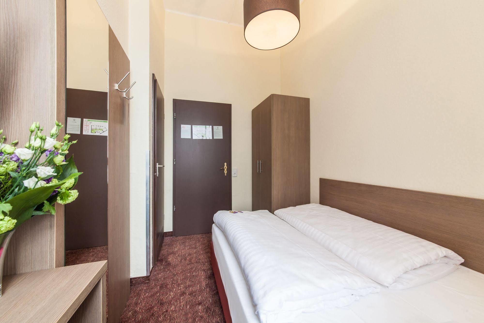 Hotel Maxim Duesseldorf City Bagian luar foto