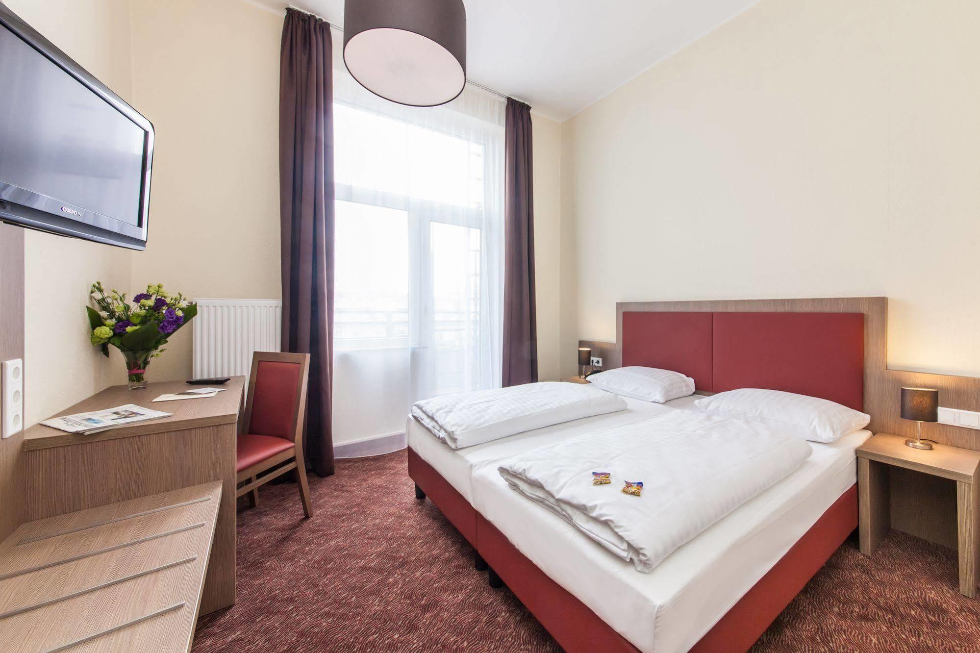 Hotel Maxim Duesseldorf City Bagian luar foto